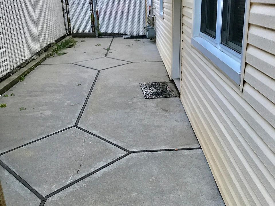 1st image of 273 Regis Dr