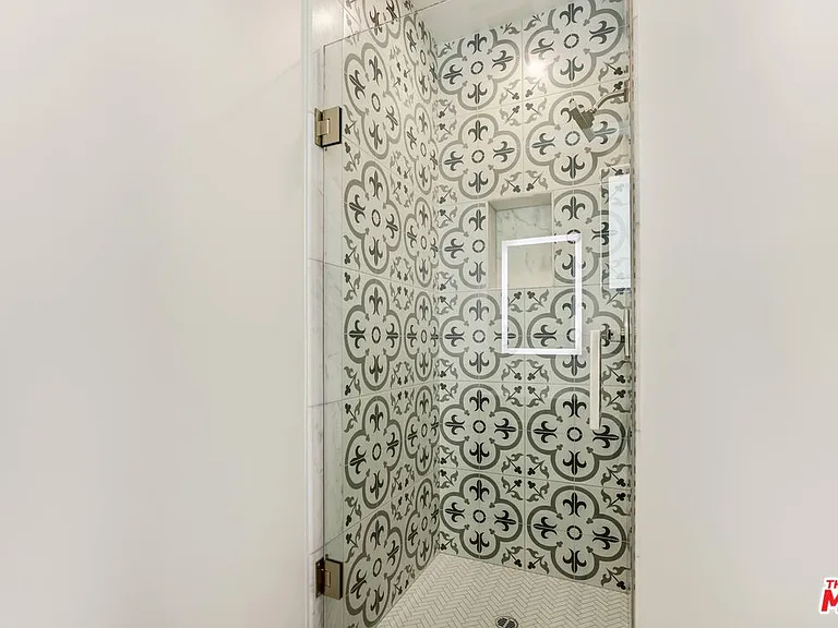 538 Vernon Ave — Photo 18