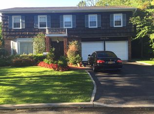 99 Crystal Ct, Hewlett, NY 11557