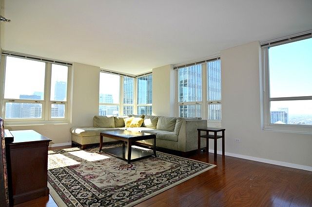 1st image of 345 N La Salle Dr APT 4506