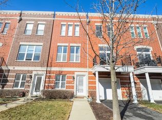 2722 W Byron St, Chicago, IL 60618