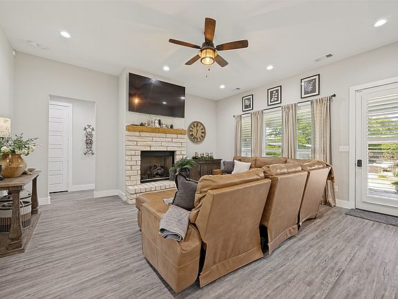 2nd image of 1105 Ranch Dr