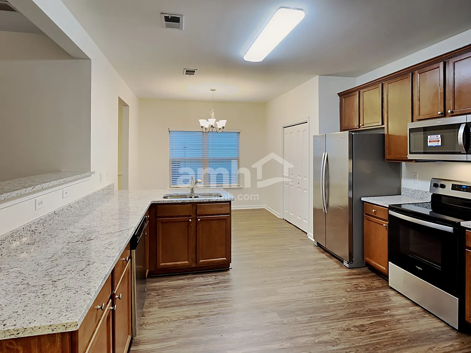 3 bed, 2.5 bath, 2016 sqft, $2,395 — Photo 3