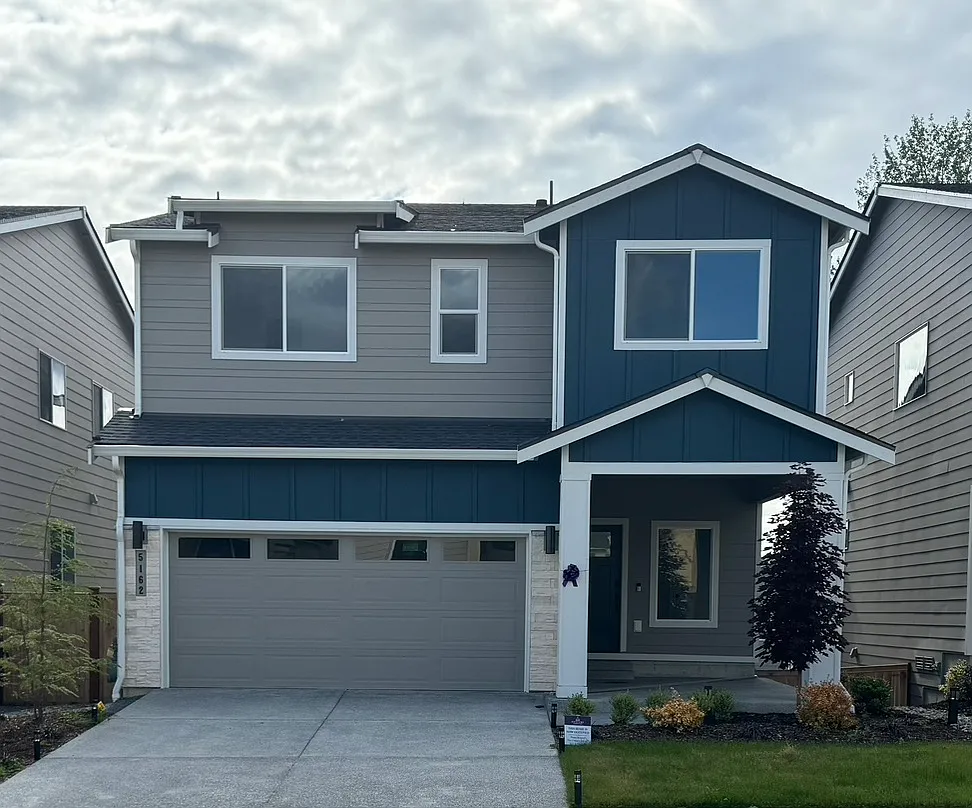 5 bed, 2.5 bath, 2500 sqft, $3,698 — Photo 1