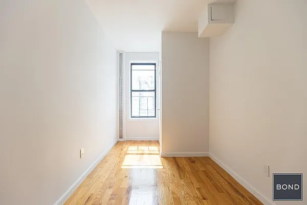 Rented by Bond New York | media 19