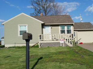 615 N 1st St, Alpha, IL 61413