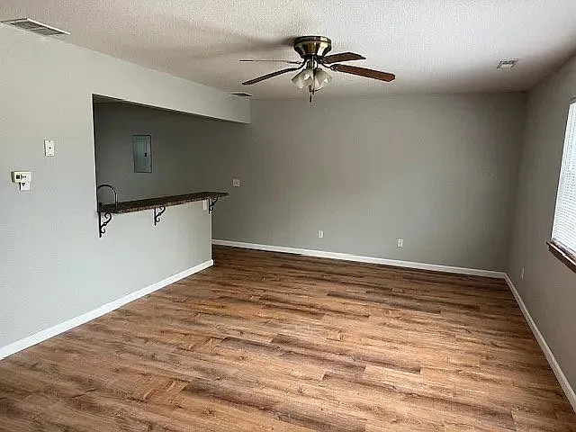 3 bed, 1250 sqft, $900 — Photo 1