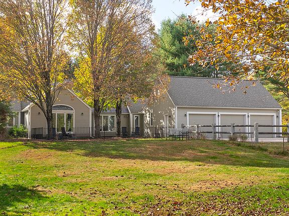 3rd image of 860 Briar hill Road