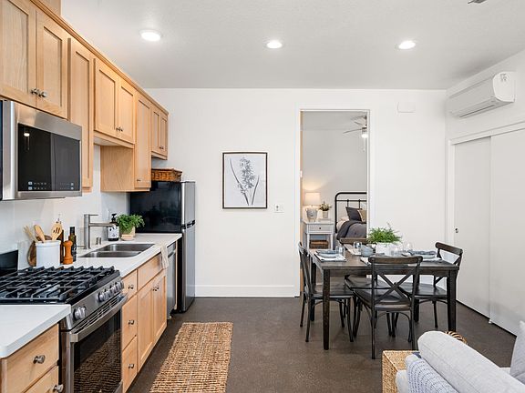 3rd image of 1891 Notre Dame Blvd #1
