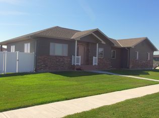 1105 E 69th St, Kearney, NE 68847