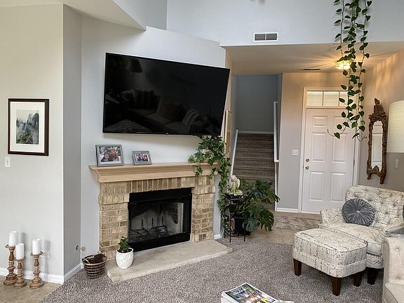 3rd image of 526 Heritage Ct #0