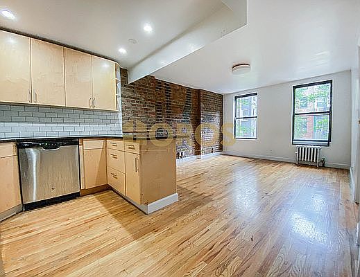 3rd image of 510 E 11th St APT 3