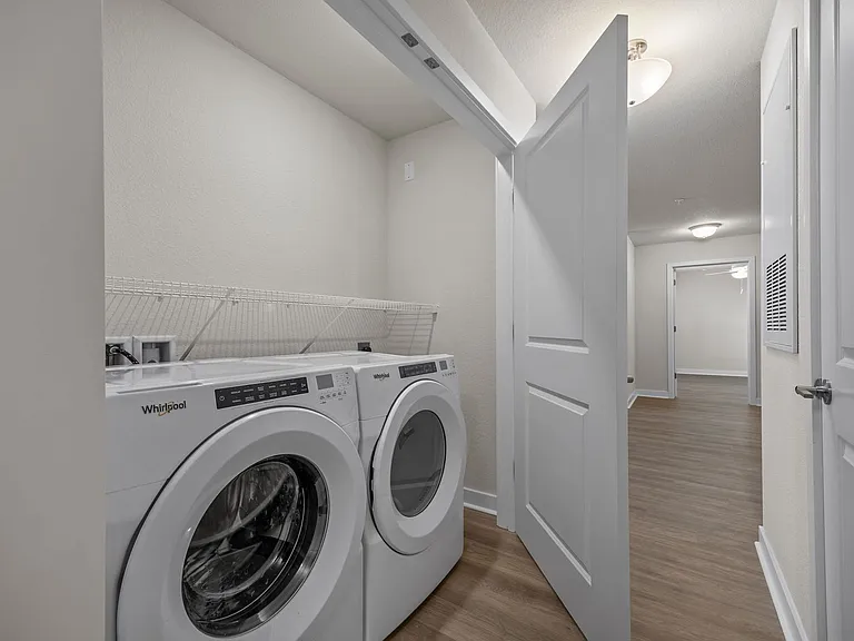 Harbor Village Apartments — Photo 36