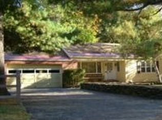 26 Circle Dr, South Burlington, VT 05403