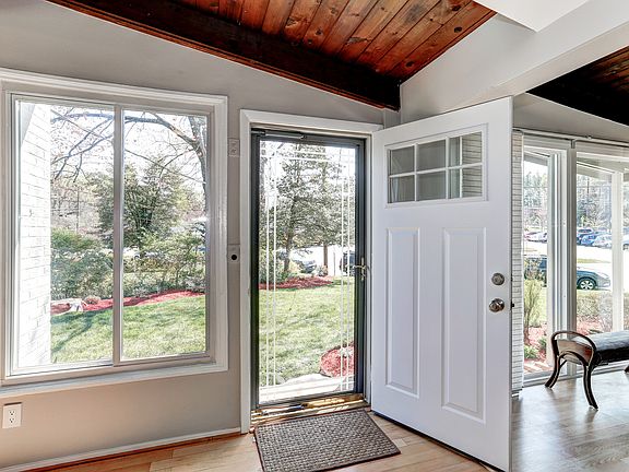 3rd image of 3402 Hemlock Dr