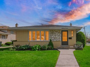 8849 Congress Park Ave, Brookfield, IL 60513