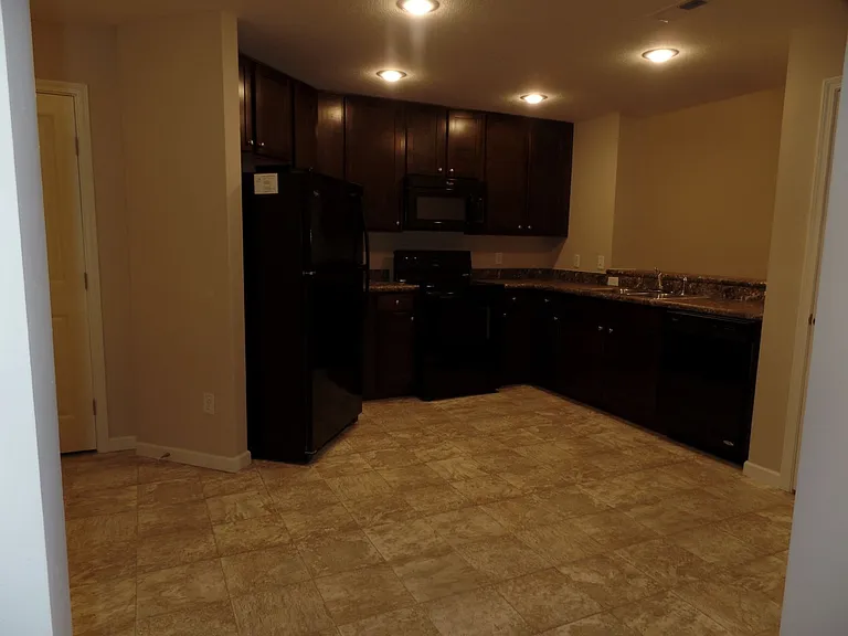 5353 Nottinghamshire Ln — Photo 7