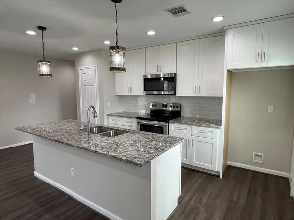3340 Simmons St, Houston, TX 77004