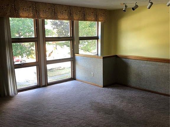 3rd image of 3618 Meadowbrook Blvd