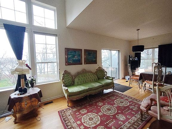 4th image of 406 N Crooked Lake Ln