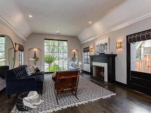 3rd image of 2040 Primrose Ave
