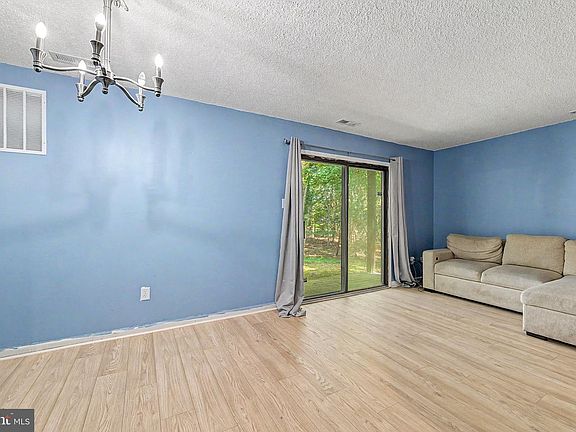 5th image of 13 Stratton Ct