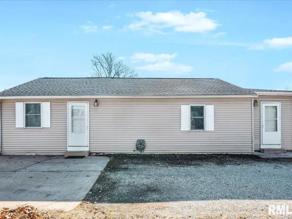 303 Powers Ave, Pekin, IL 61554