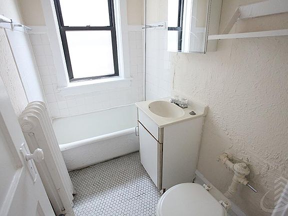 5th image of 22375 N Bissell St #2EAST