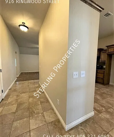 916 Ringwood St — Photo 3
