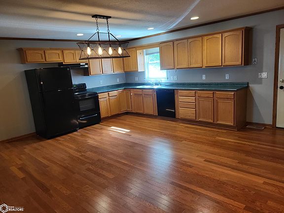 2nd image of 307 S Main St