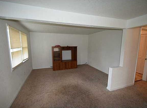 4th image of 309 Farnstead Dr
