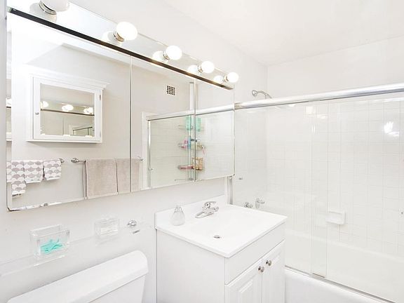 4th image of 200 W 79th St APT 6M