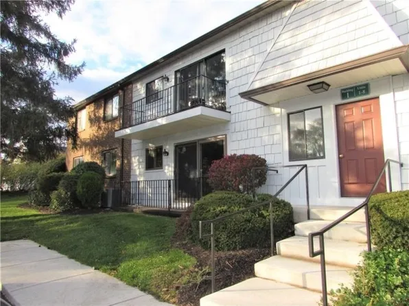 12 High Gate Trl, Fairport, NY 14450