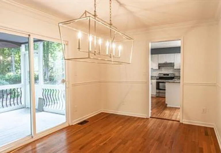 145 Sandhurst Pl — Photo 8