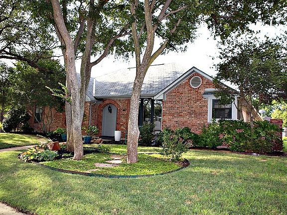 3rd image of 733 Villawood Ln