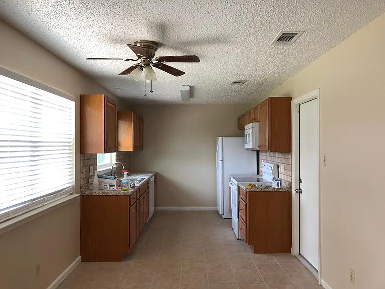2306 Hunt Dr — Photo 22