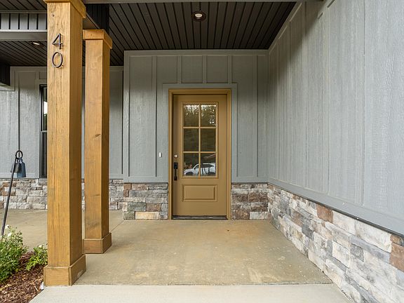 5th image of 40 Fountain Ct
