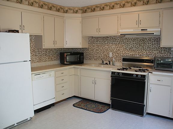Eat in kitchen!