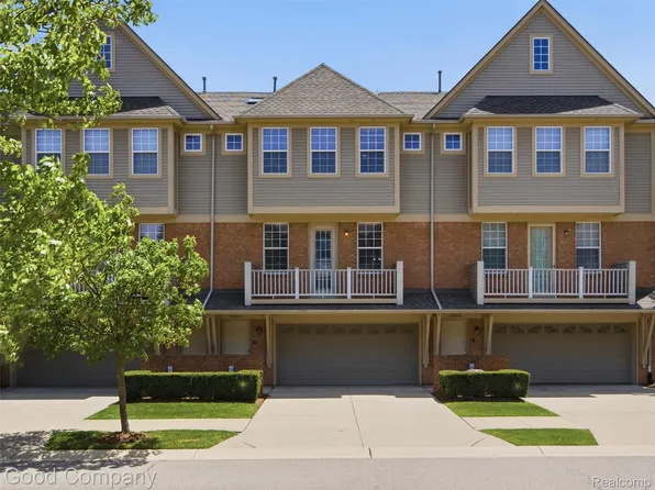 56612 Sunset Dr, Shelby Township, MI 48316