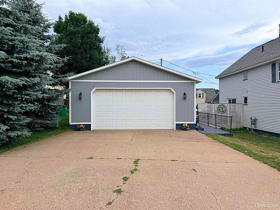 3rd image of 464 Bay De Noc St