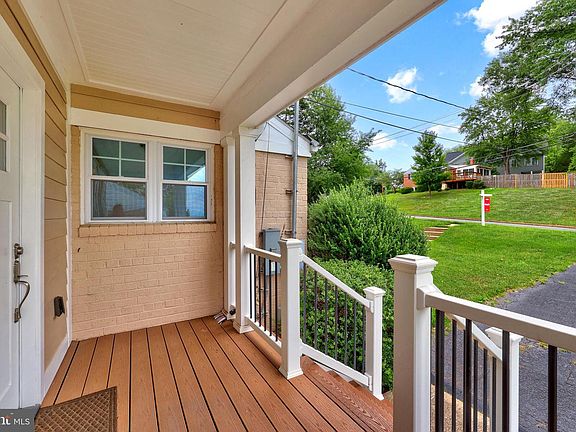 4th image of 2722 Woodley Pl