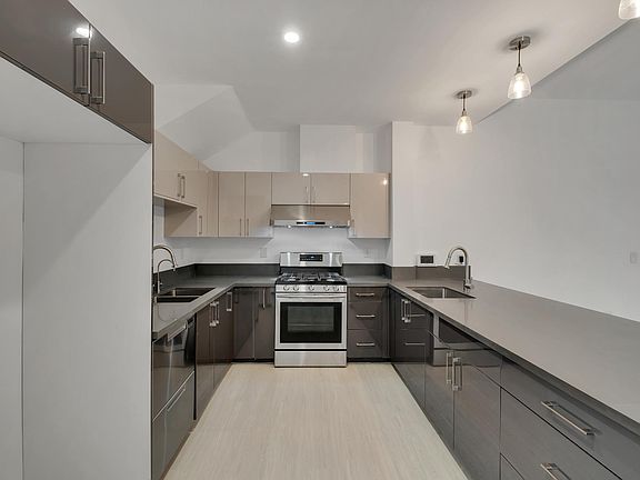2nd image of 1063 S Wooster St #101