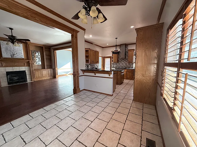 2724 Ashehollow Ln — Photo 9