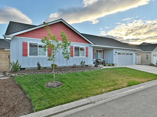 267 Saint Ives Dr, Talent, OR 97540