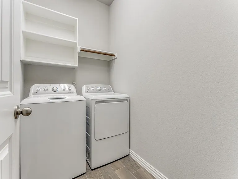 258 Churchill Dr — Photo 10