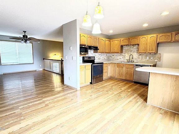 4th image of 1620 Amanda Dr