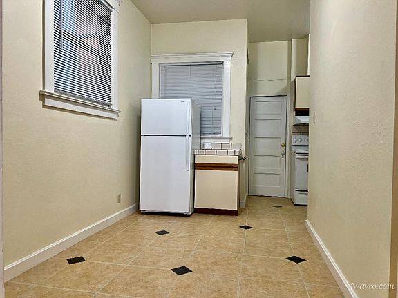 5th image of 1631 Larkin St APT 1