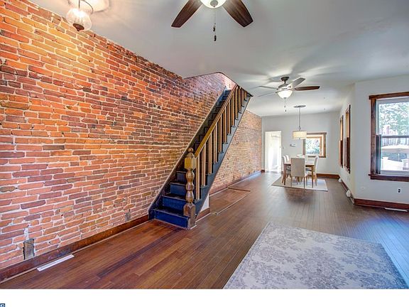 4th image of 1006 N Monroe St