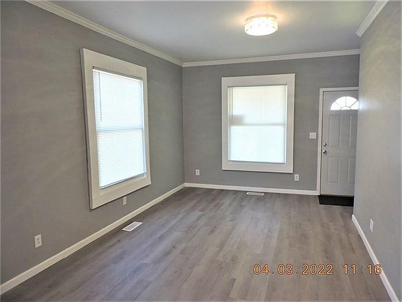 4th image of 48 Bensyl Ave
