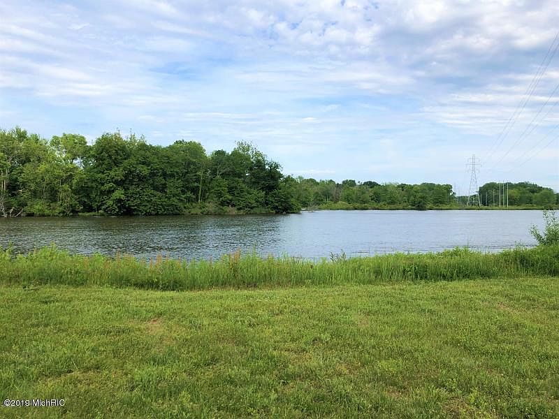 2nd image of 2575 Bay Pointe Dr